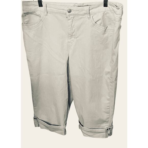 GLORIA VANDERBILT KHAKI SLIMMING CAPRIS, WOMENS, 16, BEIGE KHAKI, CUFFS W/DECOR - Picture 1 of 12